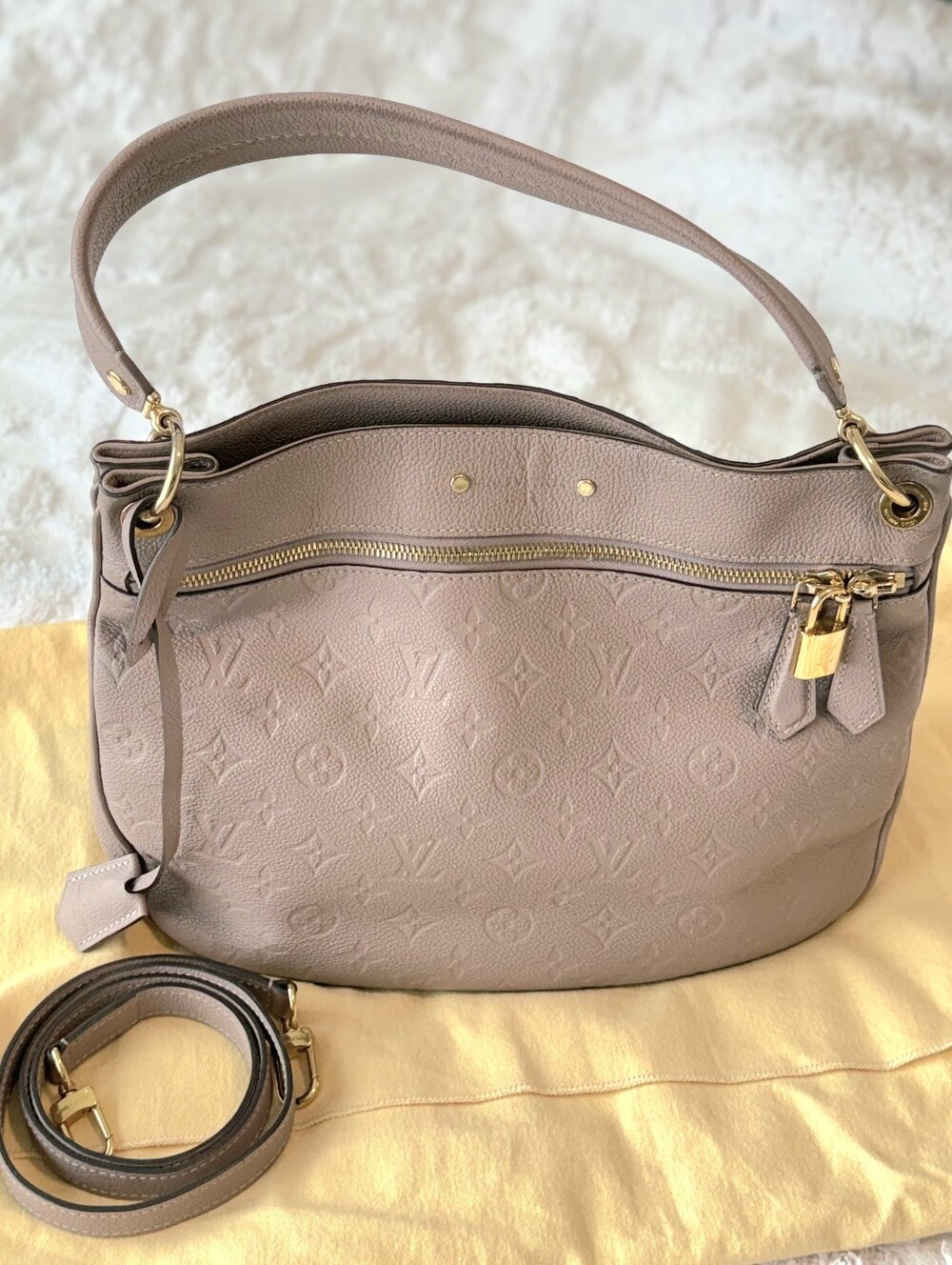 BEAUTIFUL❤️ Authentic Louis Vuitton Mastic Monogram Empreinte Spontini Bag